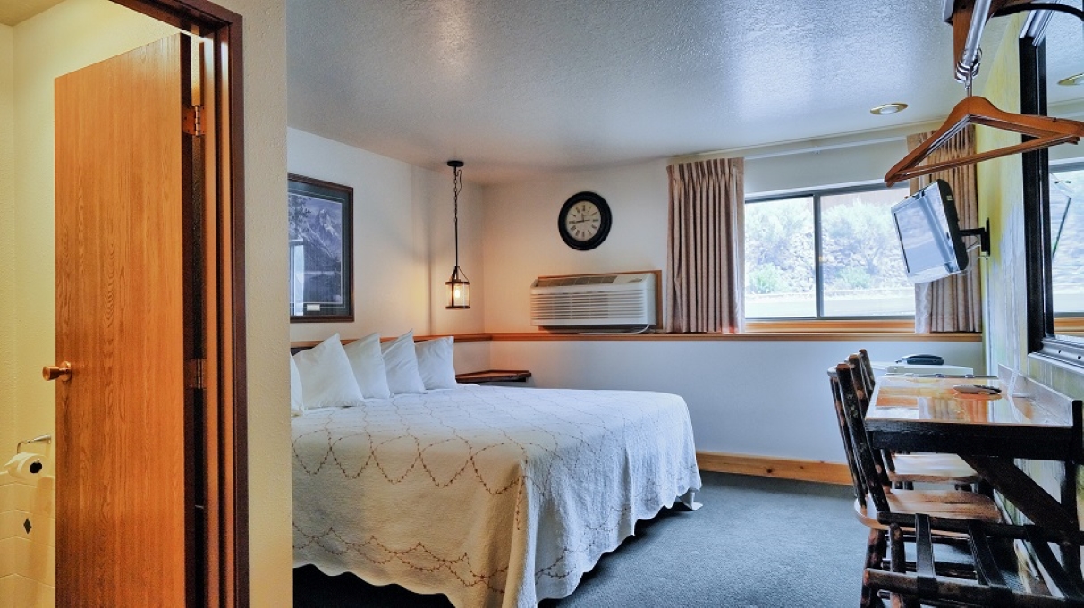 1st floor front view with king sized bed2