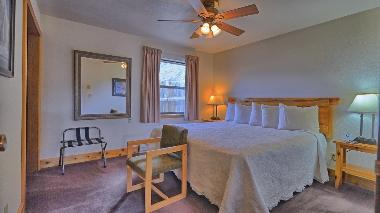 3 bed kitchen suite 1 king and 2 queens-3