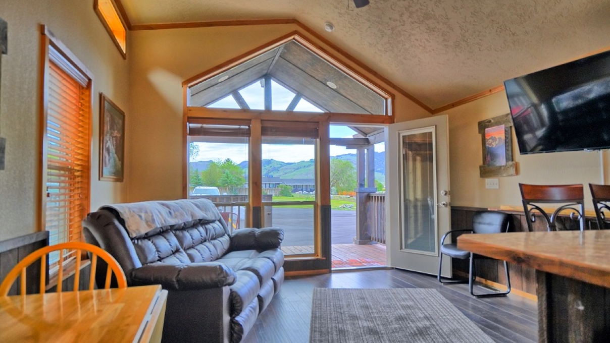 Deluxe King Kitchen Suite-2